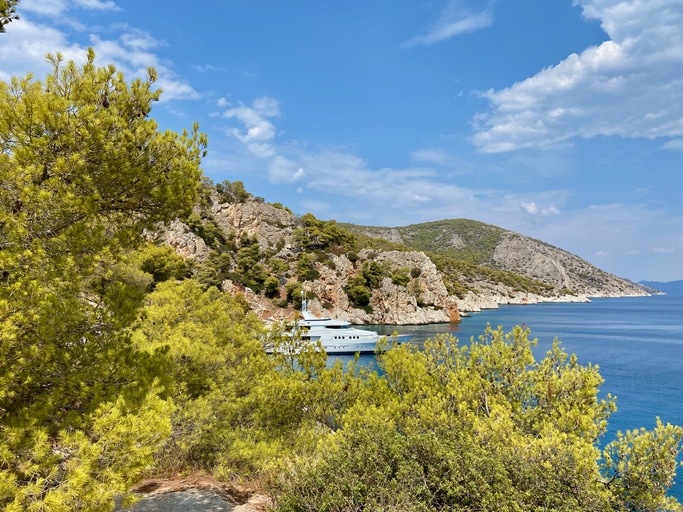 סיורי שייט לאגיסטרי הן דרך נפלאה להתרחק מהמולה של אתונה באי יווני קטן ואותנטי