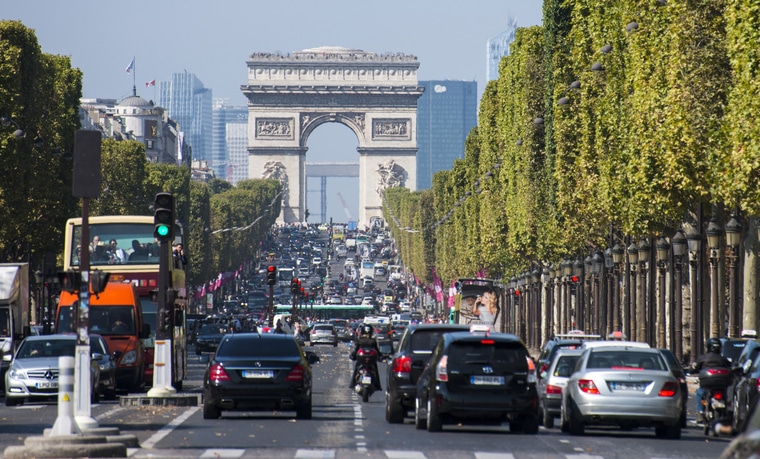 תנועת הרכבים בפריז - בשאנז אליזה, אם לא צריך אל תבואו עם רכב פרטי